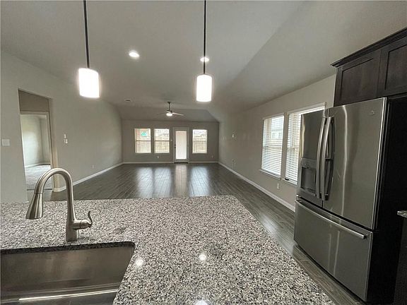 3rd image of 2221 Montesol Ln