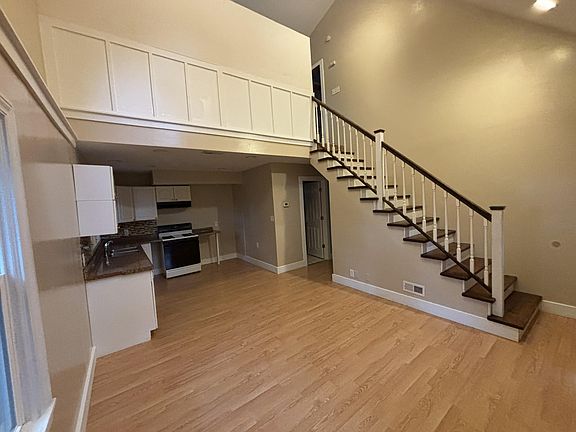 5th image of 320 Fairfield Ave