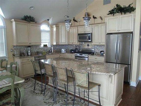 3rd image of 4913 West Ave
