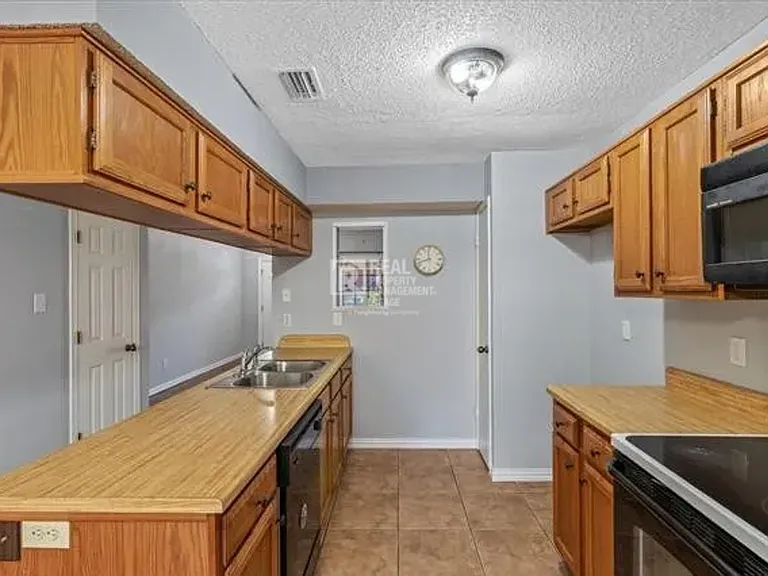 234 Samuel Blvd #P-1 — Photo 14