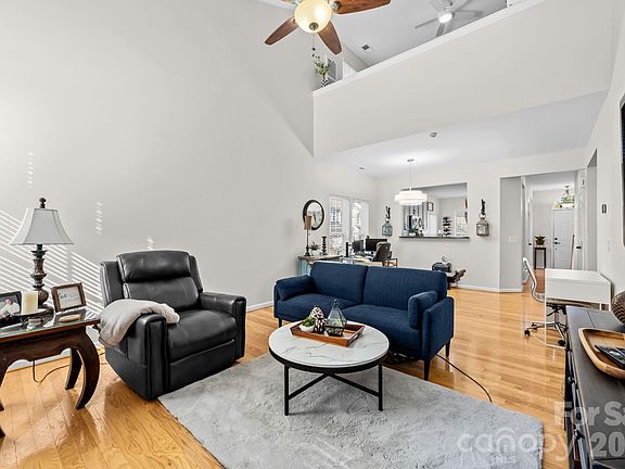 4th image of 608 Bayou Cir