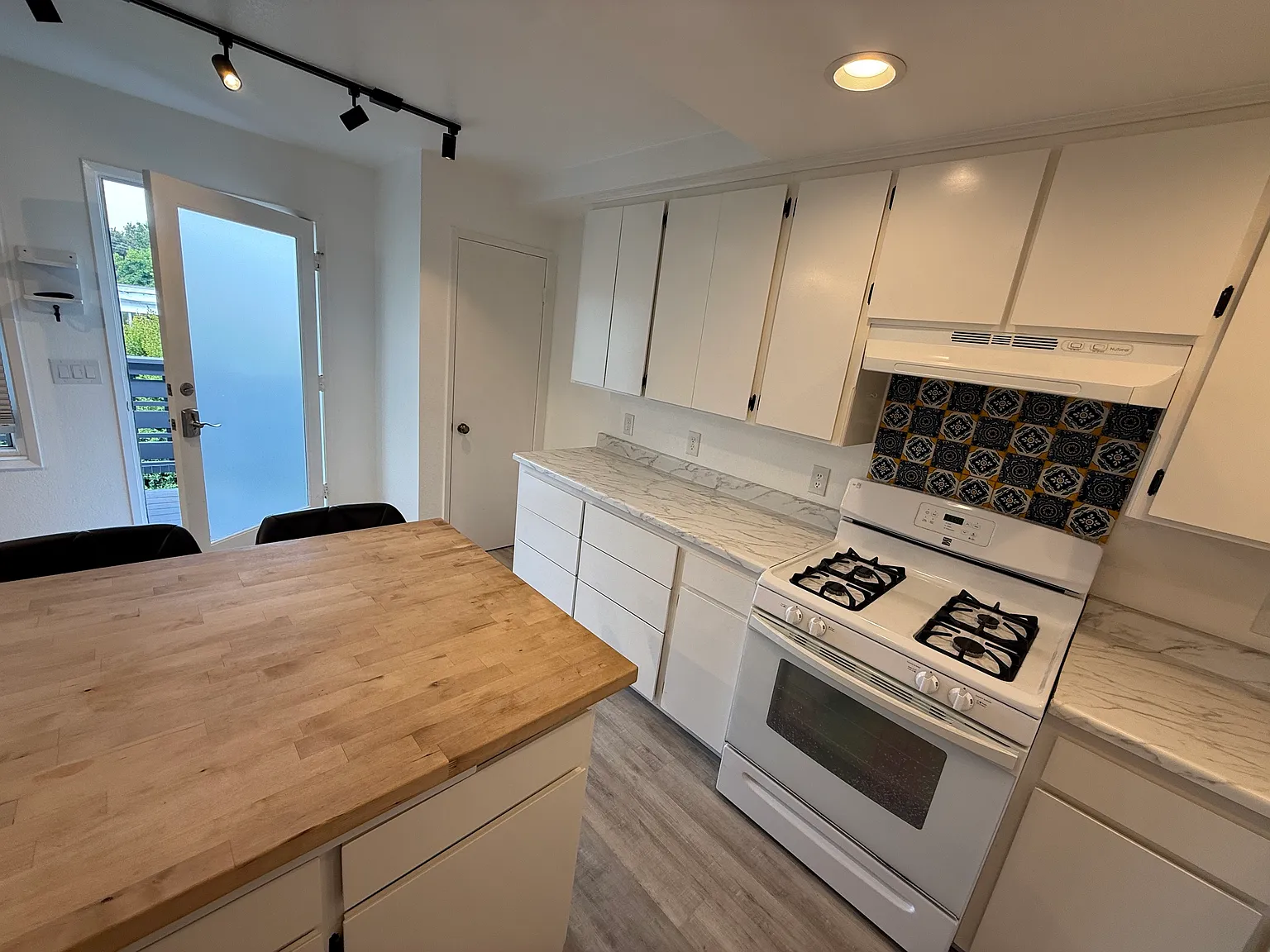 Studio, 400 sqft, $1,700 — Photo 3