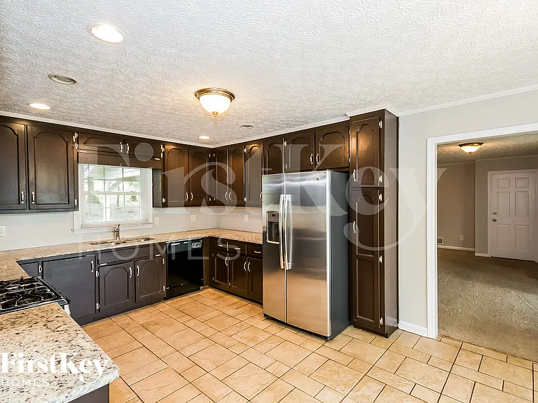 1105 Honeysuckle Dr — Photo 8
