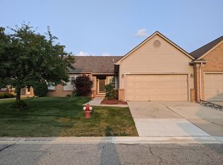 34361 Manor Run Cir, Sterling Heights, MI 48312