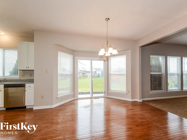 218 Greenshire Ln — Photo 6