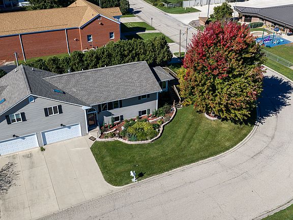 2nd image of 818 Innsbruck Ln #6