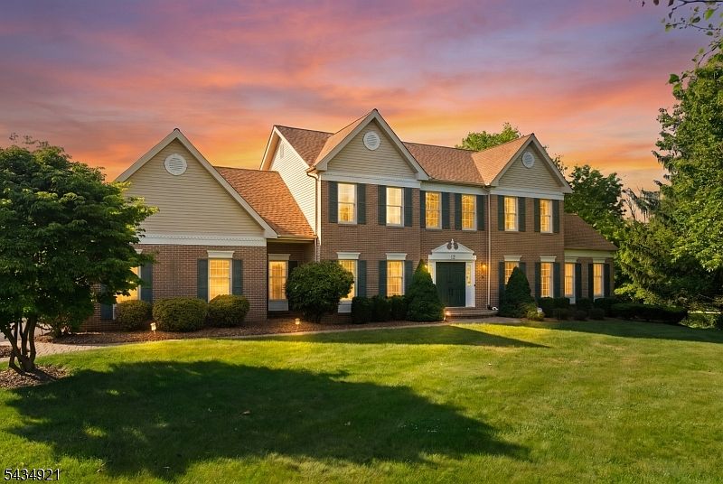 1st image of 12 Montfort Dr
