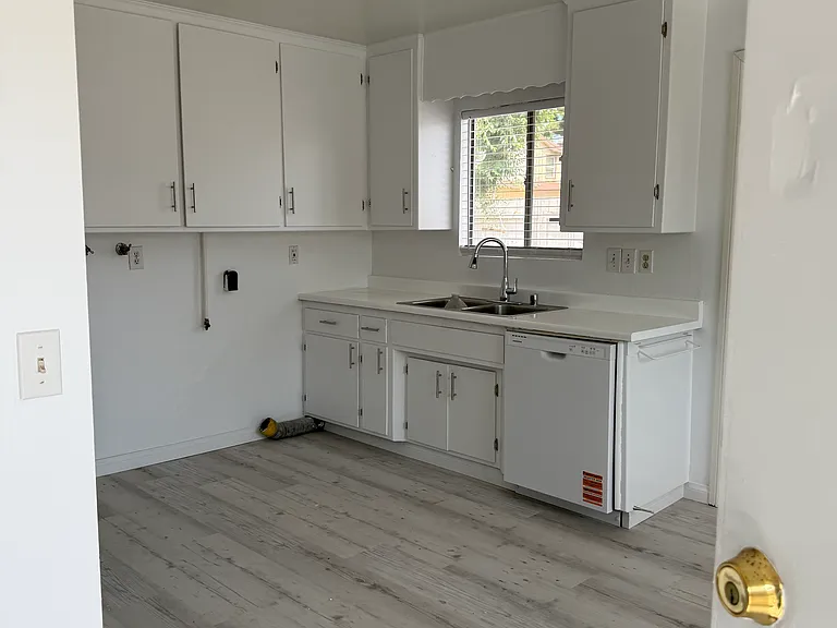 3723 Howard Ave — Photo 10