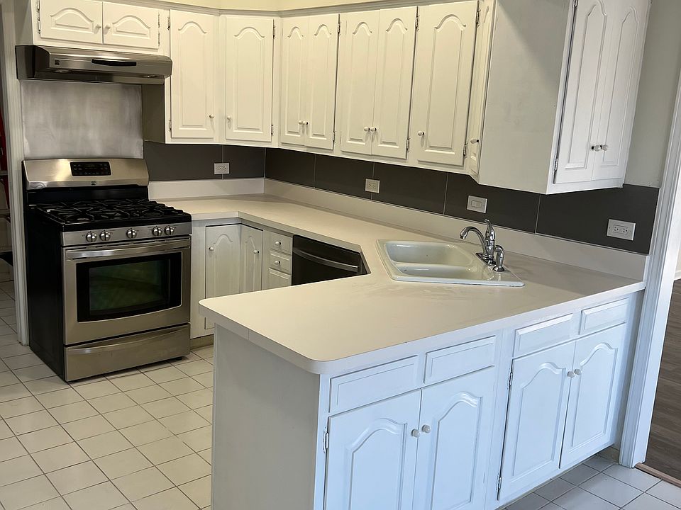 1st image of 9701 S Keeler Ave APT 3