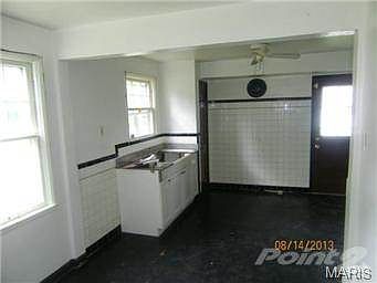 4th image of 7051 Manette Dr