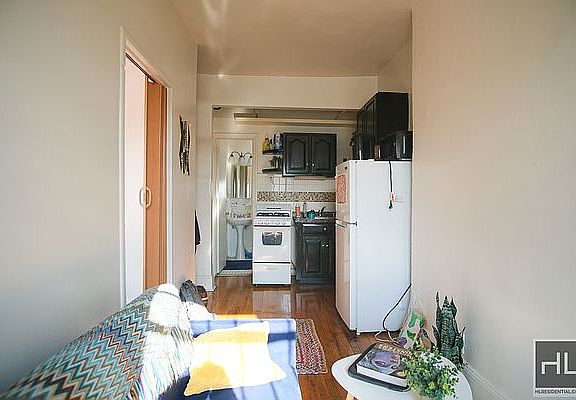 2nd image of 284 W 137th St APT 4R