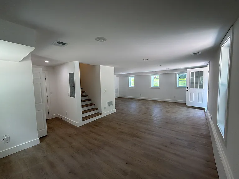 7063 Pleasant Dr — Photo 3