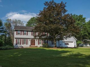 17934 Harvest Dr, Chagrin Falls, OH 44023