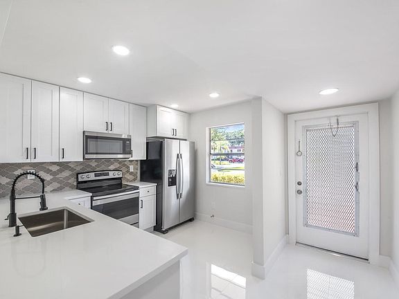 3rd image of 21 Abbey Ln APT 103