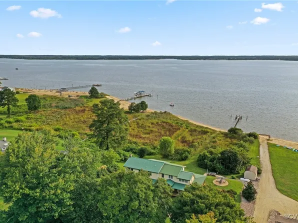 151 Locust Ln, Dunnsville, VA 22454