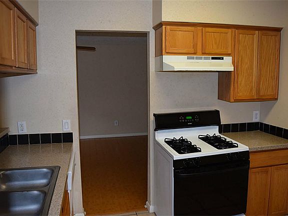 3rd image of 4811 Sunshine Dr