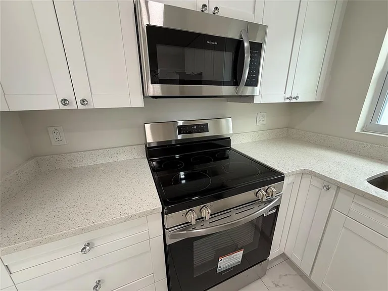 15406 Avalon Ave #4 — Photo 32
