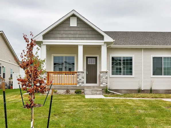 9816 Regatta Ln, Johnston, IA 50131