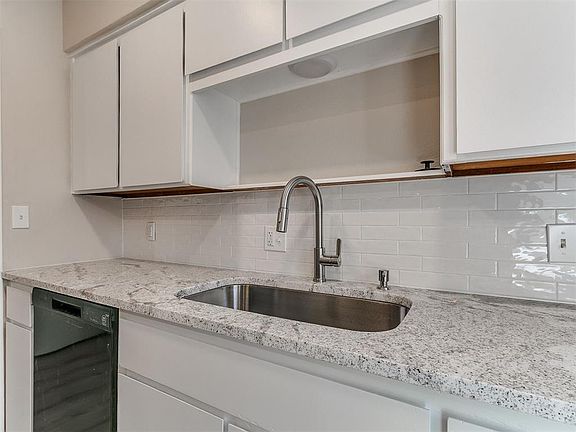 5th image of 4744 SE 18th St