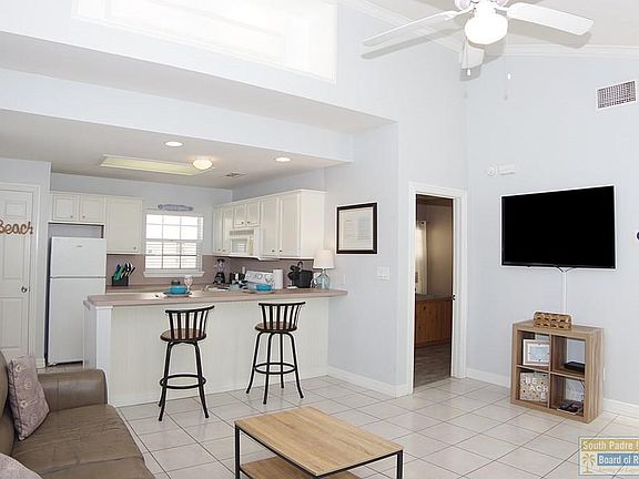 5th image of 124 E Bahama St #7