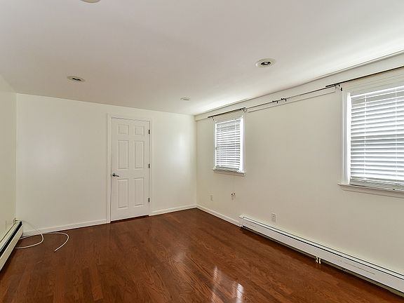 3rd image of 456 Pinebrook Ave