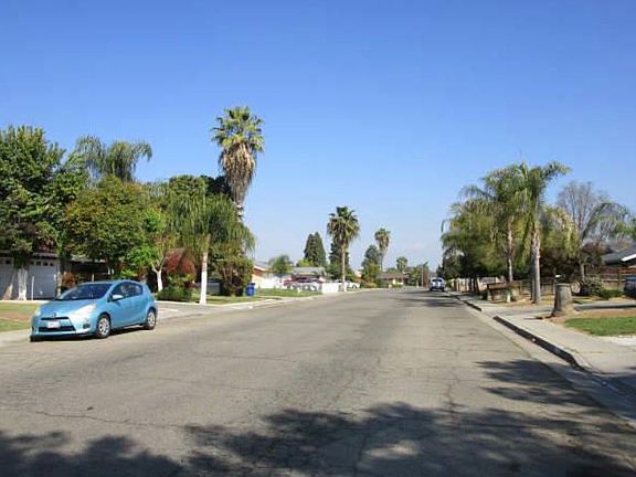 Exterior Neighborhood (street photo)