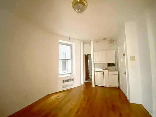 Rented by Waverly Realty Associates | media 3