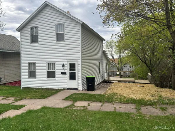 213 W Brown St, Iron Mountain, MI 49801