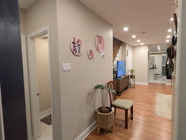 5470 Palmerston Cres — Photo 3