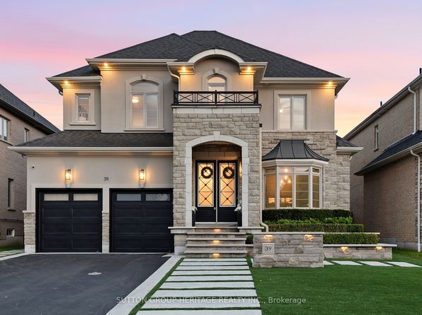39 Glengowan St, Whitby, ON L1R 0K9