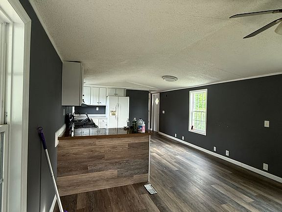 3rd image of 120 Carmel Ln
