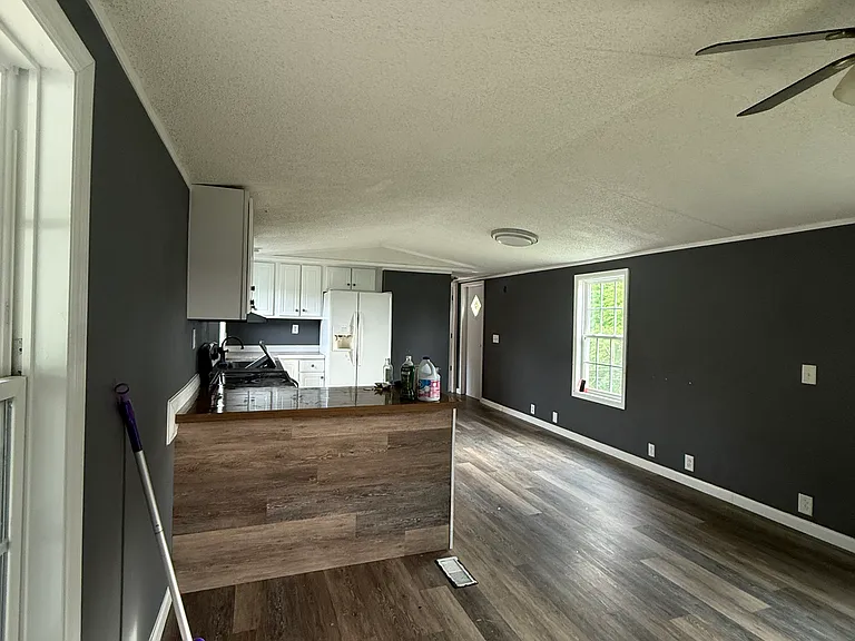 120 Carmel Ln — Photo 3