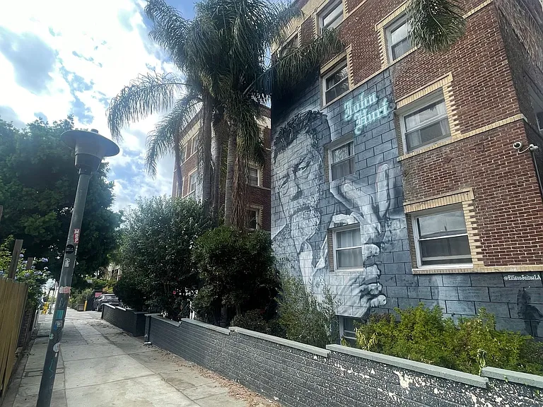 15 Paloma Ave — Photo 6