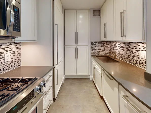 301 E 47th St, New York, NY