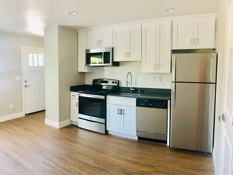 1x1- 480 SqFt- Kitchen / Living Room