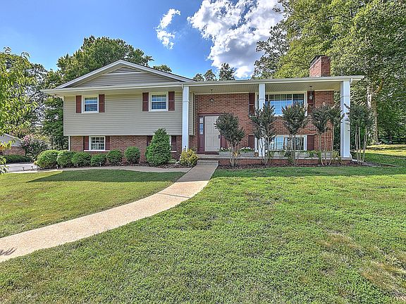 2nd image of 221 Kanan Dr