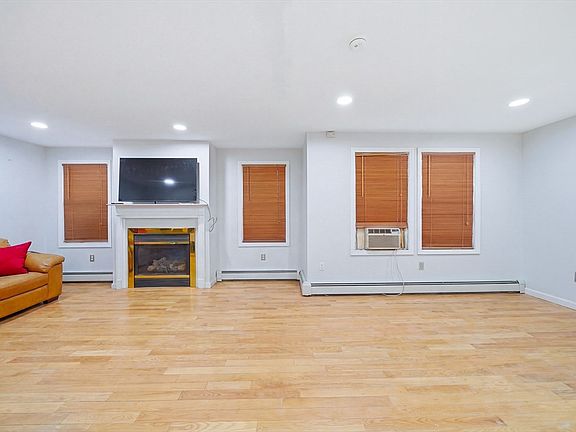 4th image of 39 Hawthorne St #39