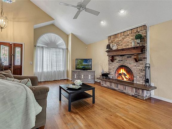 4th image of 14344 Fresno Dr