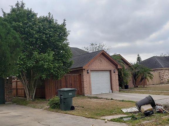 3rd image of 2207 Fresno St
