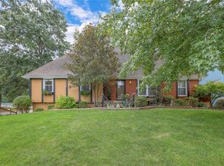 1125 NE Clubhouse Cir, Lees Summit, MO 64086