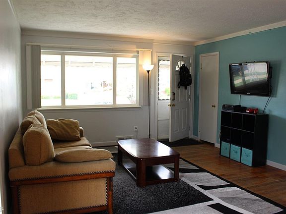 2nd image of 28440 Edward St
