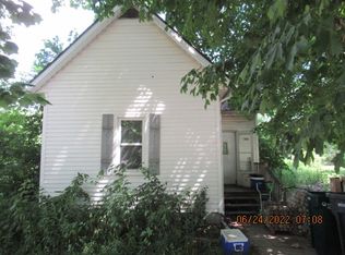 302 E Elm St, Villa Grove, IL 61956