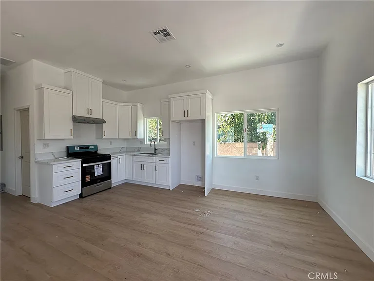 315 N Maxine St — Photo 12