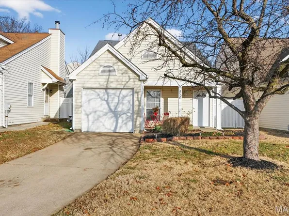 850 Liberty Village Dr, Florissant, MO 63031