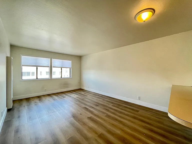 31 1st Ave #4 — Photo 7