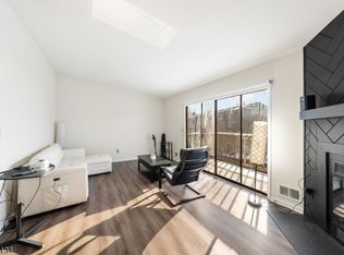 1002 Spruce Hills Dr BLDG 10 #1002, Glen Gardner Boro, NJ 08826