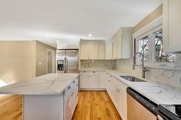 1st image of 77 Brentwood Cir