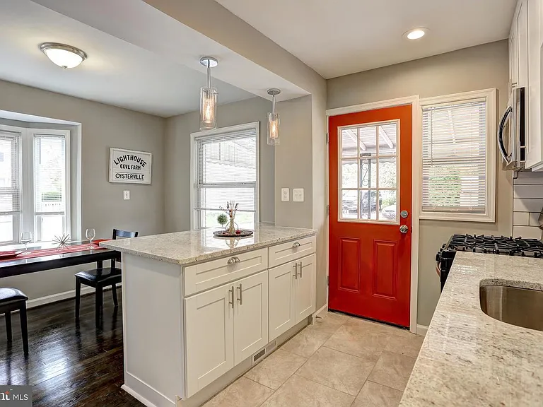 1115 N Marlyn Ave — Photo 2