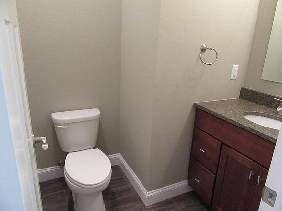 4th image of 410 Village Ln