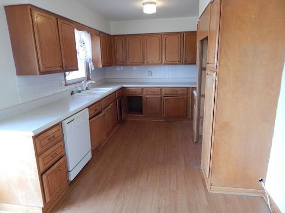 4th image of 4005 1st St